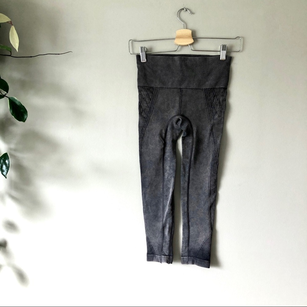 Athleta Recharge cropped‎ seamless leggings XS
